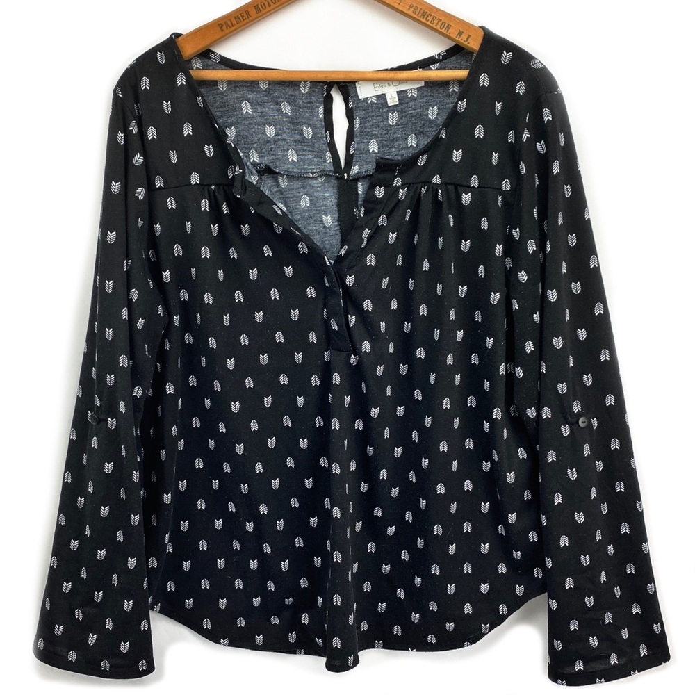 Eden&Olivia Black Top w/White Arrows Button up L